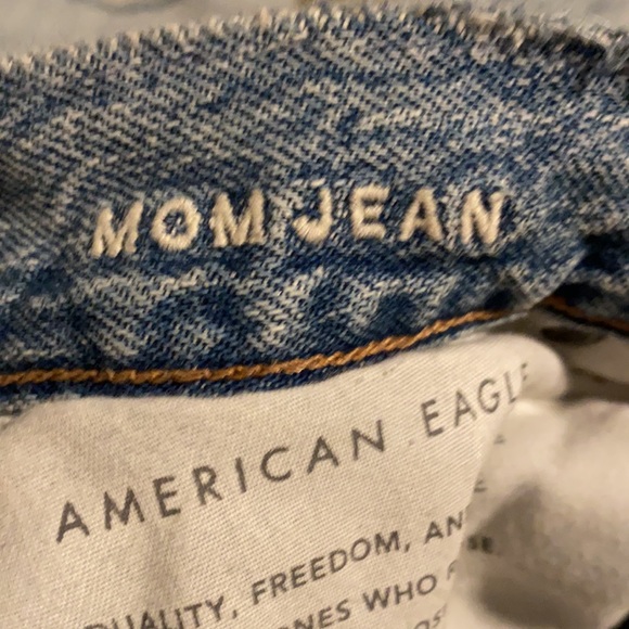 American Eagle Ripped Highest Waist Mom Jean - Picture 7 of 8